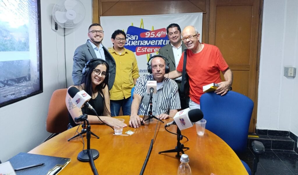 Programa radial con el bufete de abogados Salazar Pineda